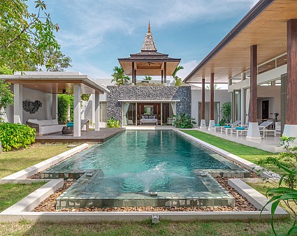 4 Bedroom Pool Villa - walking distance to Bang Tao Beach